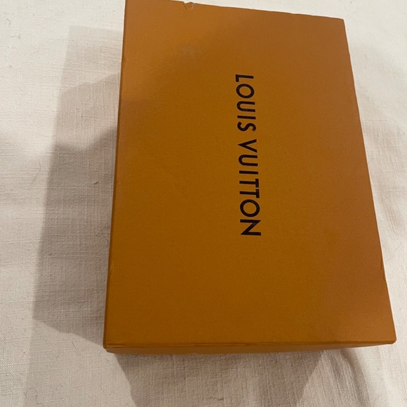 Lou’s Vuitton sneakers - Picture 5 of 6